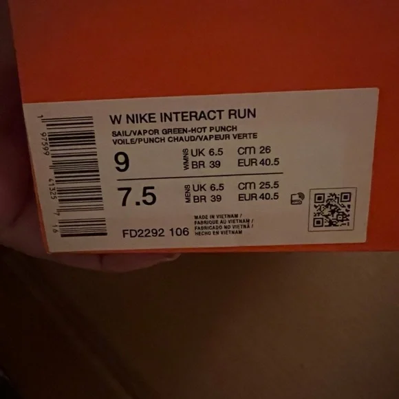 Nike flyknit interact run women’s sneakers - Picture 3 of 3